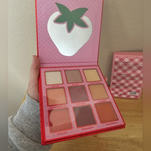 Strawberry Shortcake Makeup Bundle - Picture 3 of 4